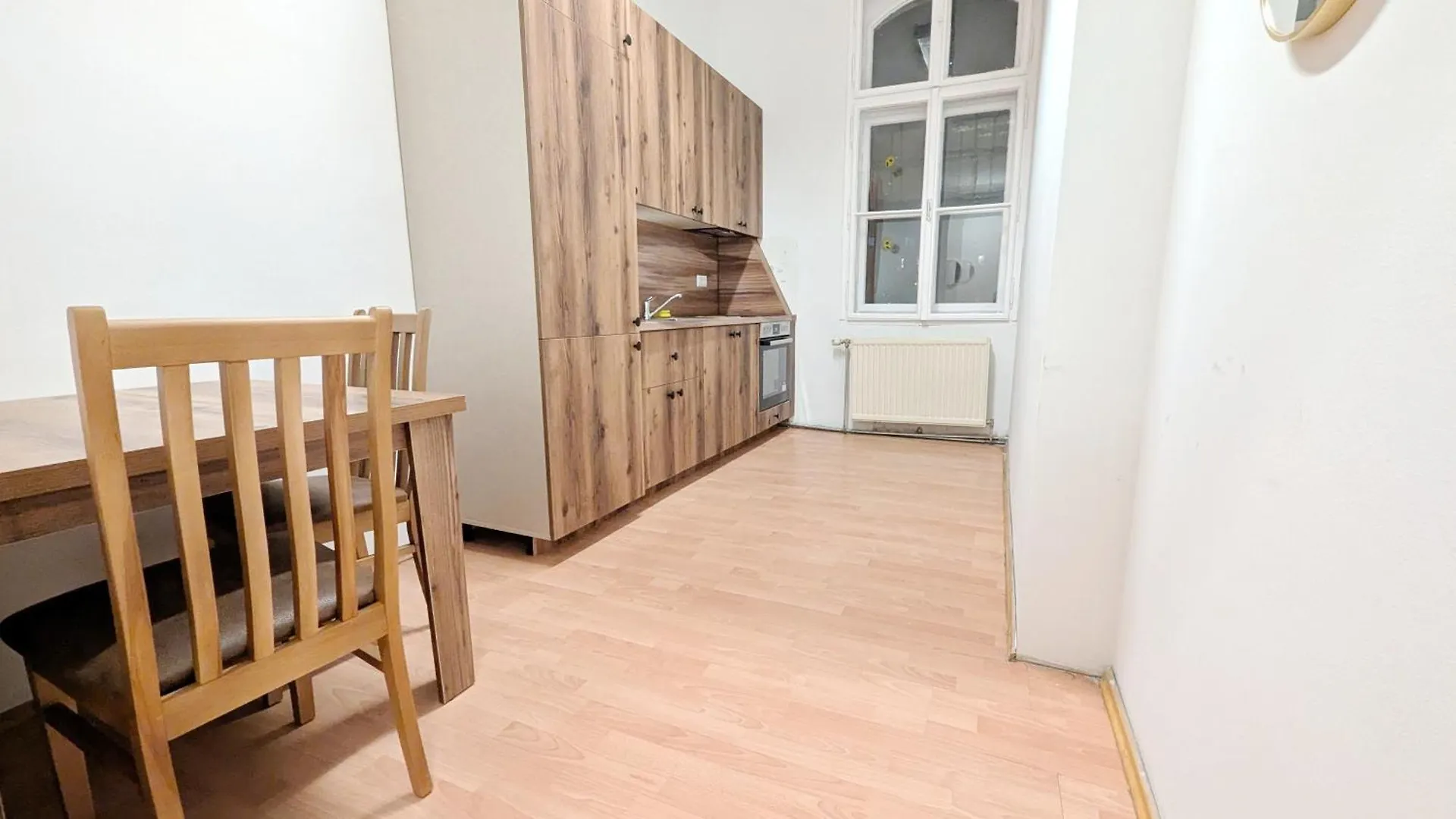 Rum i privatbostad Spacious Rooms - 15 Min From Airport & City Center, 5 Min From Vienna Main-Bus Station Ez 12