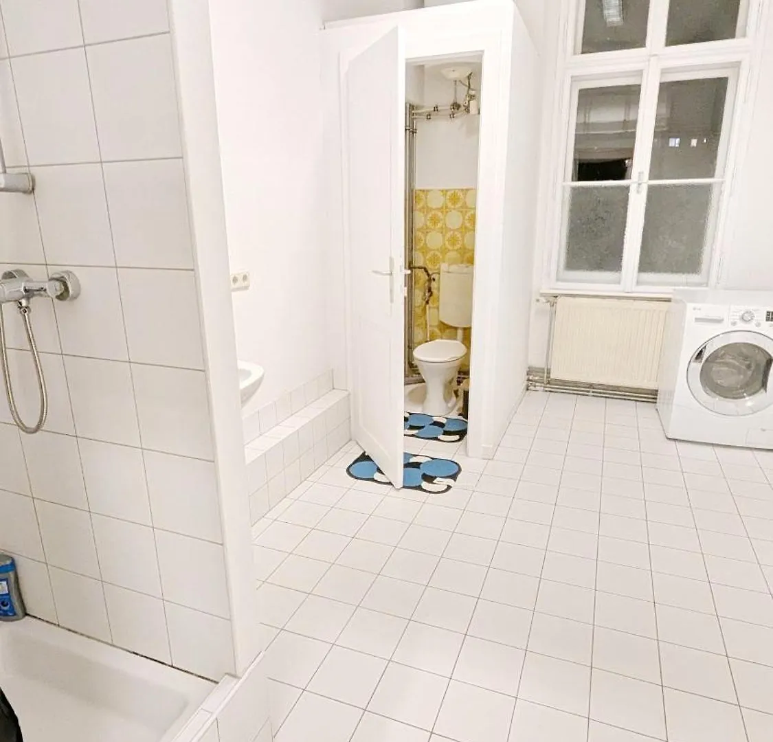 Spacious Rooms - 15 Min From Airport & City Center, 5 Min From Vienna Main-Bus Station Ez 12