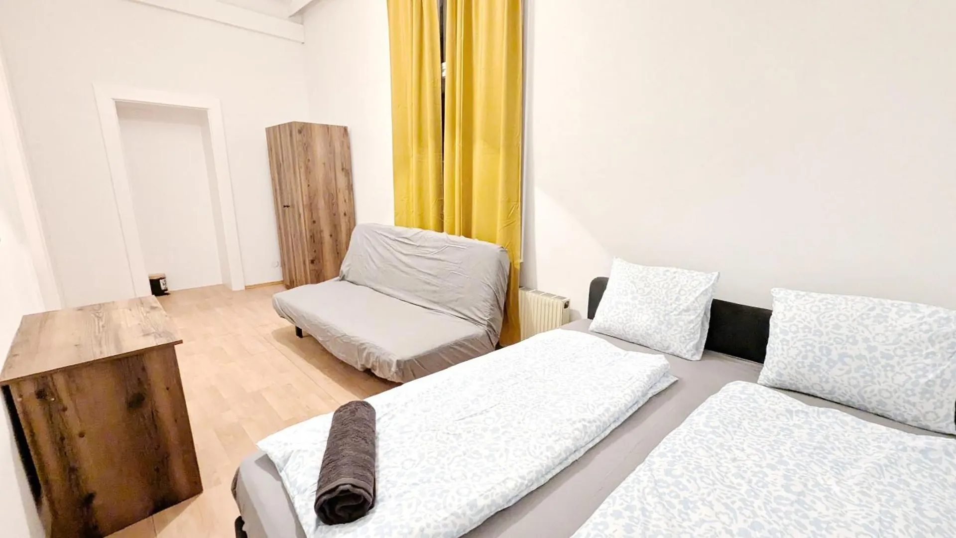Rum i privatbostad Spacious Rooms - 15 Min From Airport & City Center, 5 Min From Vienna Main-Bus Station Ez 12