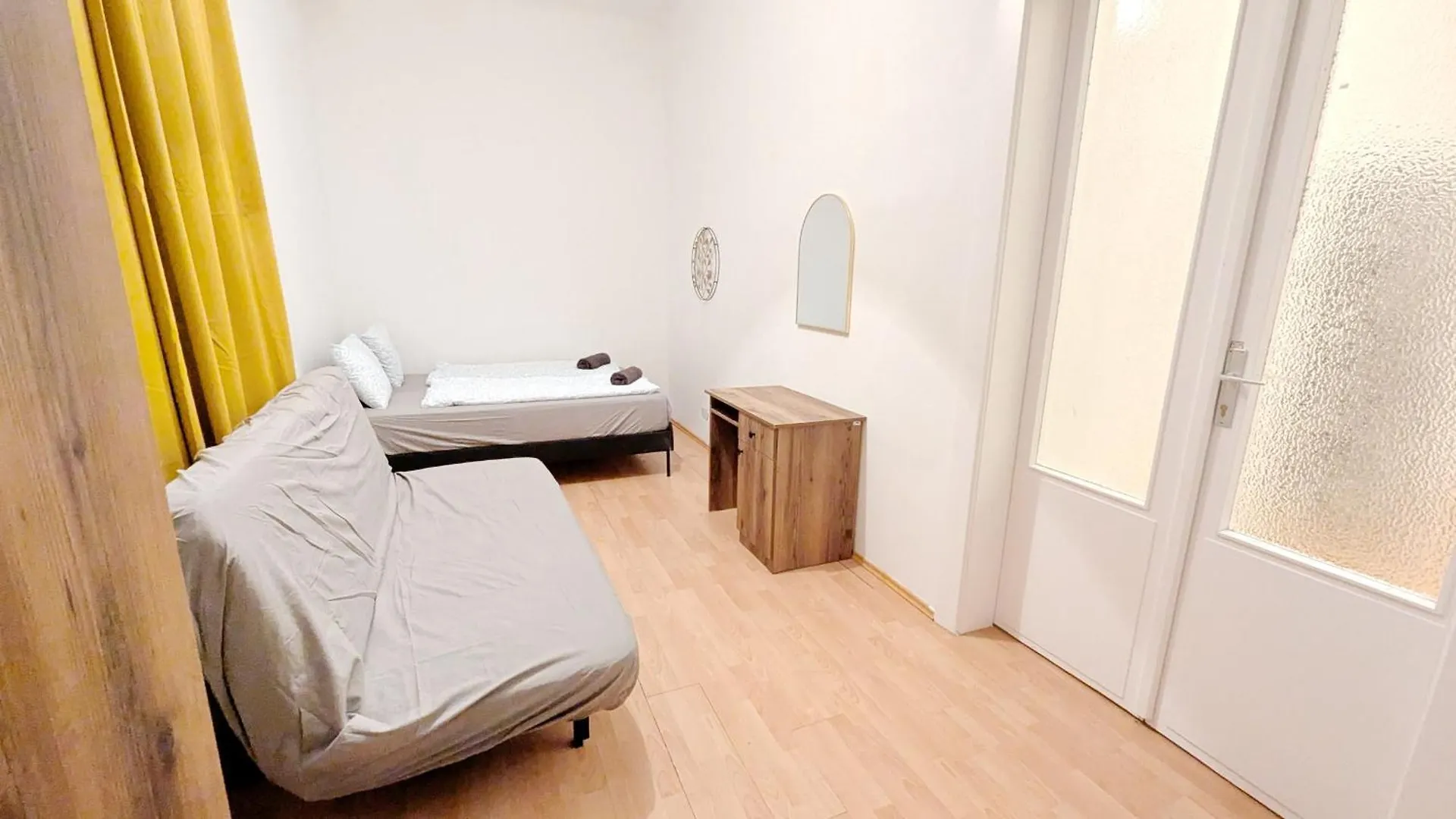 Spacious Rooms - 15 Min From Airport & City Center, 5 Min From Vienna Main-Bus Station Ez 12 Rum i privatbostad