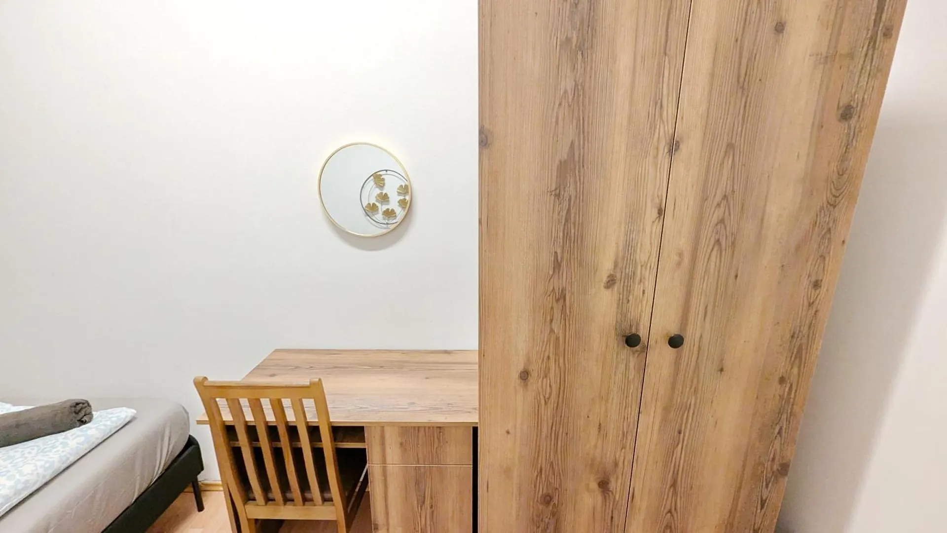 Spacious Rooms - 15 Min From Airport & City Center, 5 Min From Vienna Main-Bus Station Ez 12 Österrike